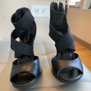 Kenneth Cole Reaction Black Heels